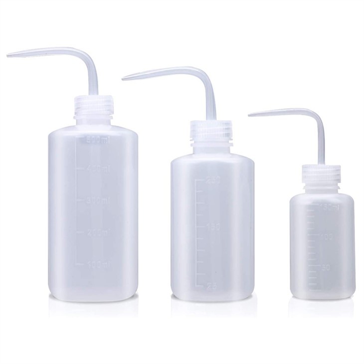 250ml 500ml 1000ml Cleaning Solution Squeeze Container Graduated Plastic Wash Bottle in Chemistry Lab